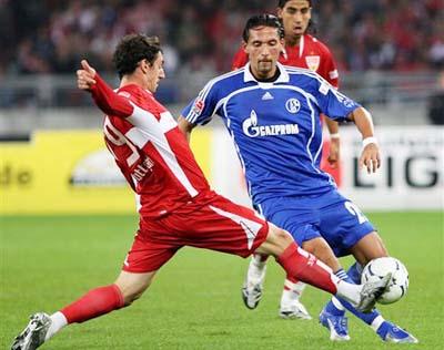 他利用自己 他利用自己